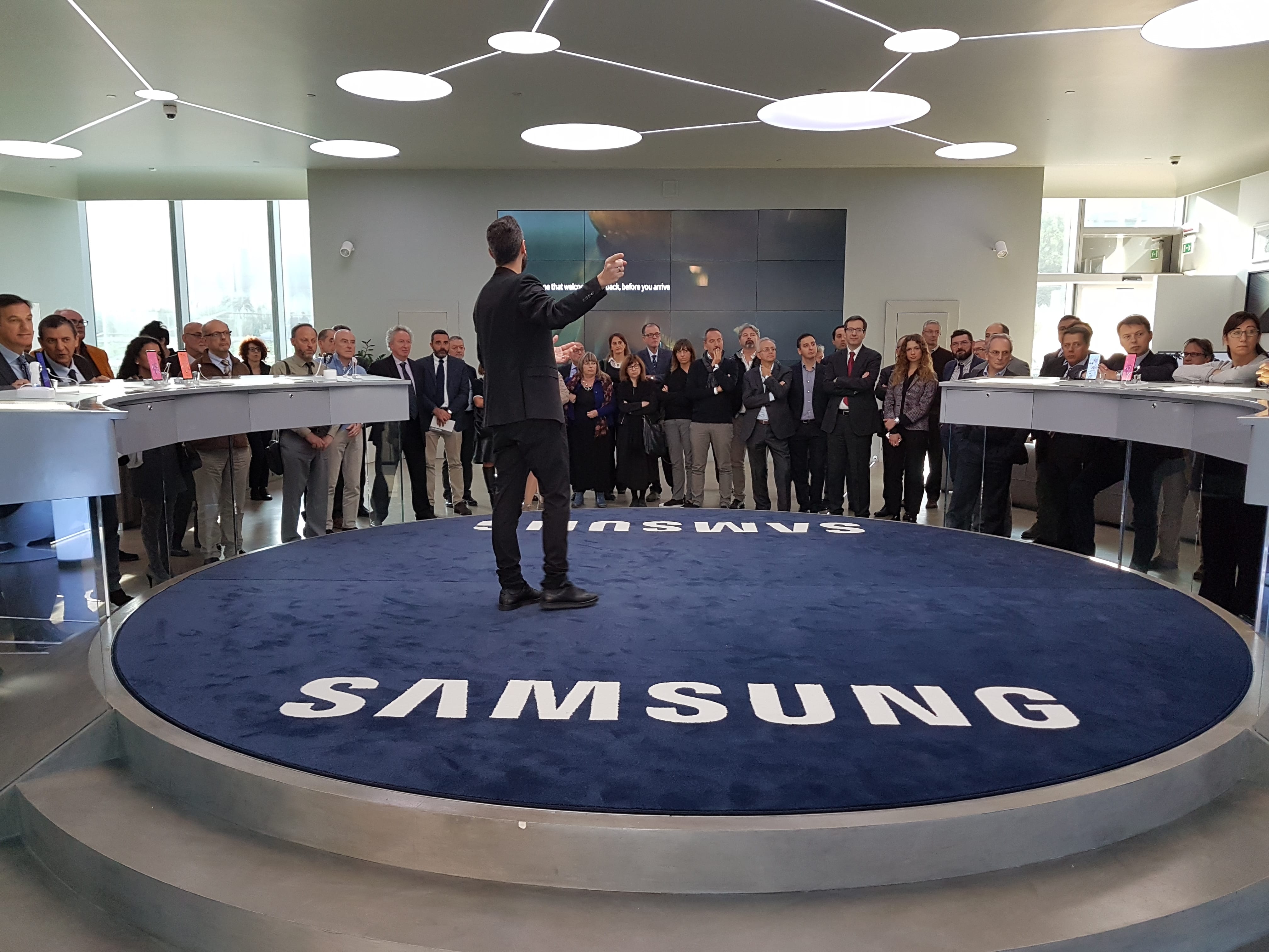 50 Manager in visita al Samsung District con FMA e Studio Base 50 Manager in visita al Samsung District con FMA e Studio Base